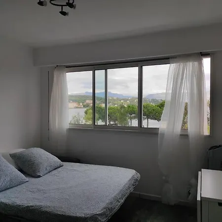 L'antre De Mer: Beachfront Retreat With Sea Views Apartment La Seyne-sur-Mer